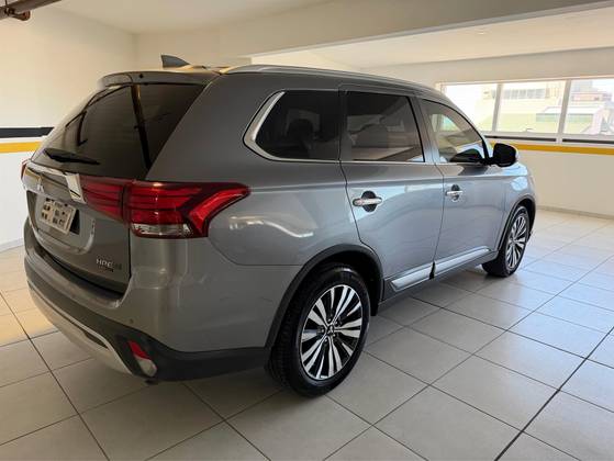 MITSUBISHI OUTLANDER 2.2 MIVEC DI-D DIESEL HPE-S AWD AUTOMÁTICO MITSUBISHI OUTLANDER 2.2 MIVEC DI-D DIESEL HPE-S AWD AUTOMÁTICO
